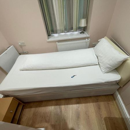 Accommodation Plus Лондон Екстер'єр фото
