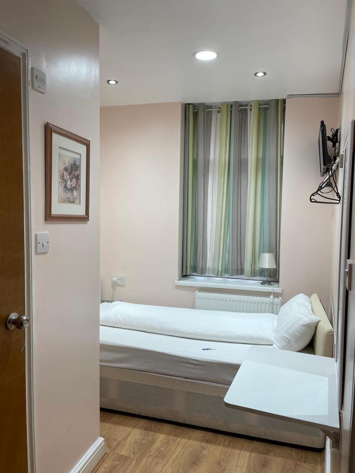Accommodation Plus Лондон Екстер'єр фото