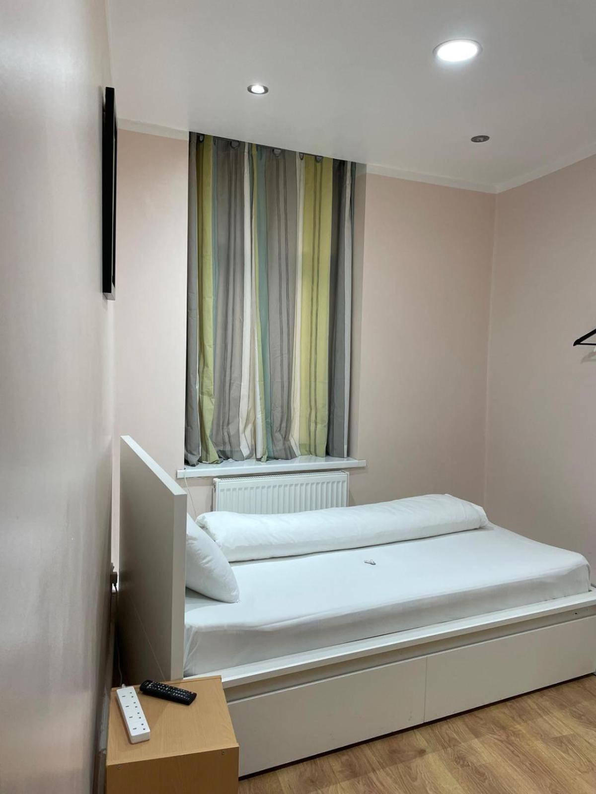 Accommodation Plus Лондон Екстер'єр фото